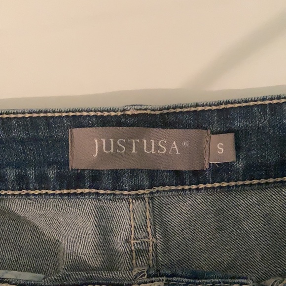 Blue Jean shorts ripped - Picture 2 of 3